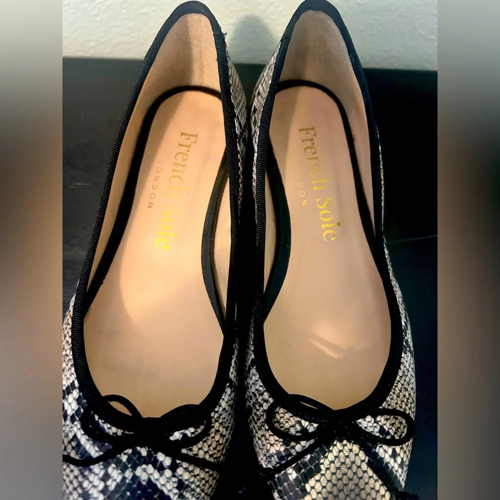 Excellent Condition French Sole Snakeskin Flats - 37.5 - Picture 5 of 8